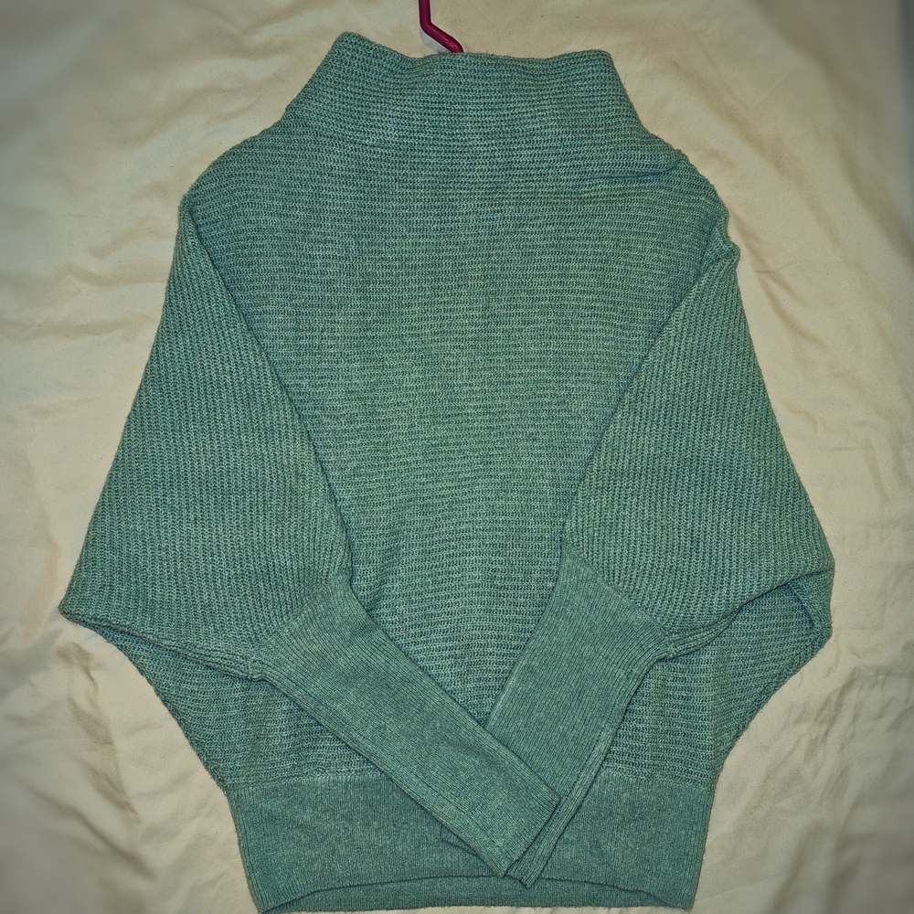 NWOT "Simply Vera" Vera Wang Mock Neck Batwing Sweater - Sage Green